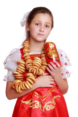 geleneksel Rus kostüm giyen kız