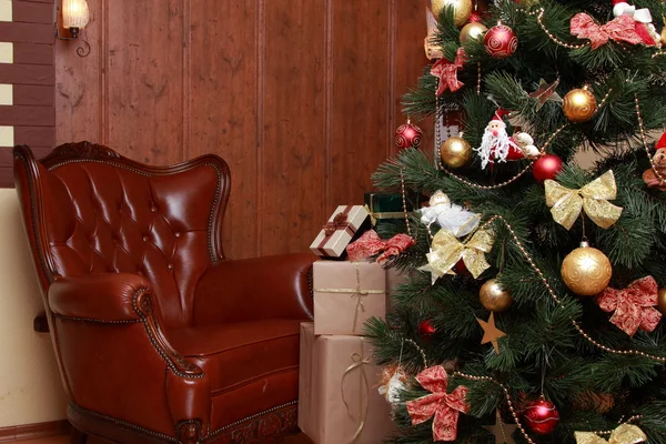 Sala de estar con un árbol de Navidad — Foto de Stock