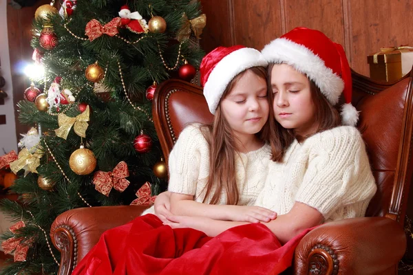 Meninas alegres no Natal — Fotografia de Stock