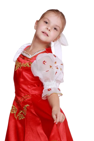 Девушка танцует в национальном костюме России — стоковое фото