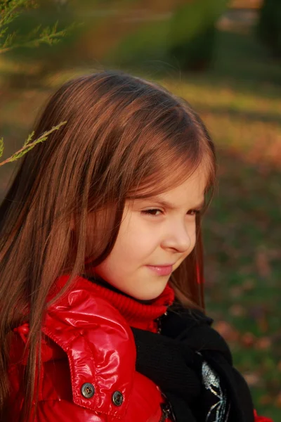 Liten flicka på oktober månad — Stockfoto