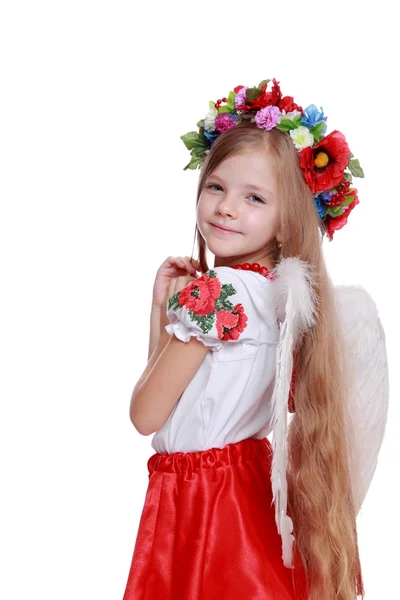 Маленький ангел в красивом украинском костюме — стоковое фото