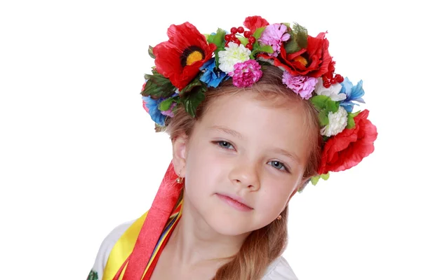 Mädchen in einem ukrainischen Nationalkostüm — Stockfoto