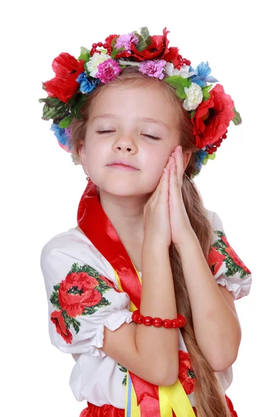 Маленькая девочка в национальном украинском костюме — стоковое фото