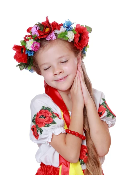 Маленькая девочка в национальном украинском костюме — стоковое фото