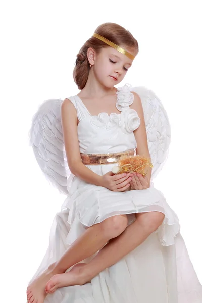 Lilla ängeln håller ängeln docka — Stockfoto