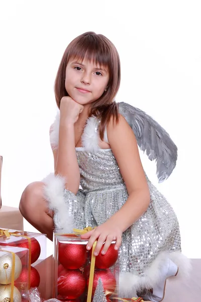Lilla ängeln bära silver klänning — Stockfoto