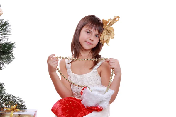 圣诞树上的小女孩 — 图库照片