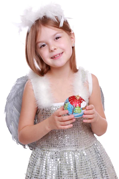 Pequeno anjo com bola decorativa — Fotografia de Stock