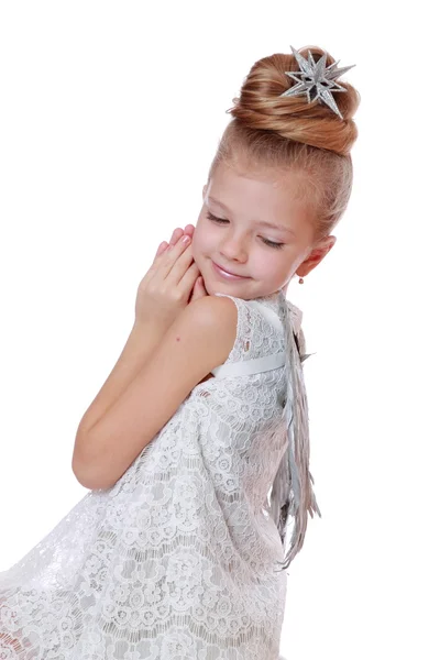 Маленькая девочка, одетая как ангел — стоковое фото