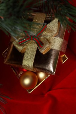 Noel ağacının altında Noel hediye