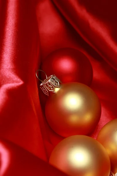 Bolas de decoração vermelha e dourada — Fotografia de Stock