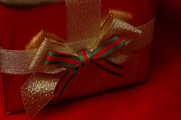 Boże Narodzenie prezent pod choinkę — Zdjęcie stockowe