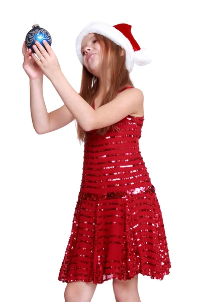 Petite fille tenant boule de Noël — Photo