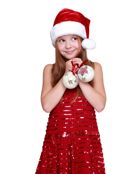 Školka dívka drží v rukou Vánoční dekorace — Stock fotografie