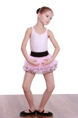 beyaz zemin üzerinde balerin