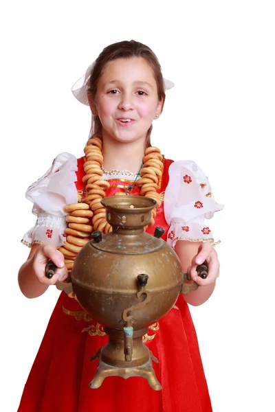 Flicka håller vintage samovar — Stockfoto