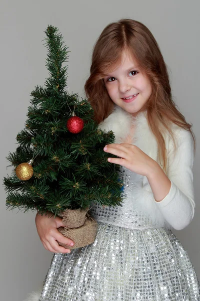 Kind met kerstversiering — Stockfoto