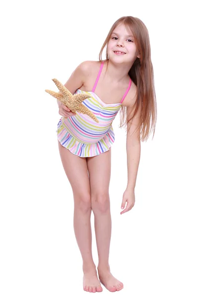 Mädchen mit einem Seestern in der Hand — Stockfoto