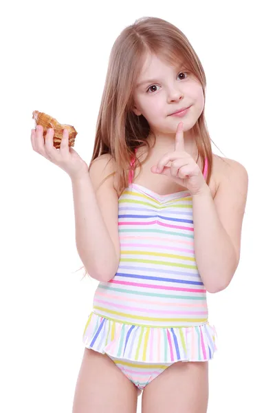 Menina em maiô com concha — Fotografia de Stock