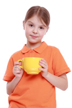 çay bardağı ile çocuk