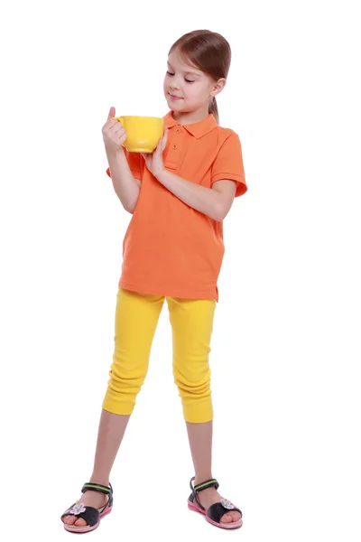 Kid med te kopp — Stockfoto