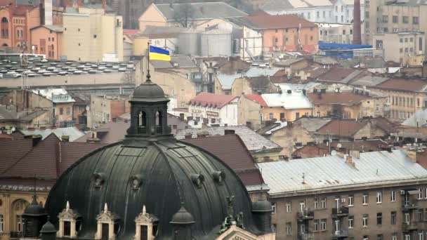 Letecký pohled na střechu Lvov — Stock video