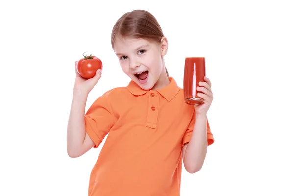 女孩抱着番茄汁 — 图库照片