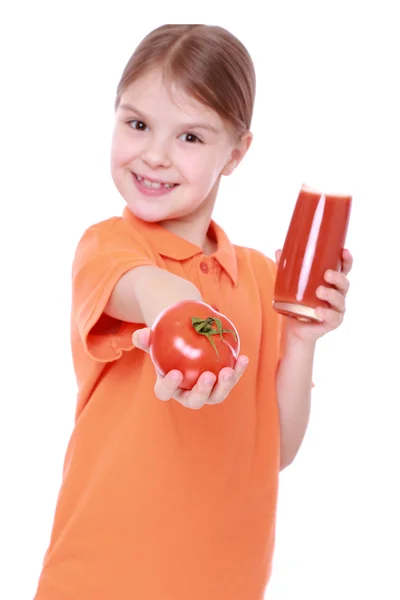 Dziewczynka gospodarstwa soku pomidorowego — Zdjęcie stockowe