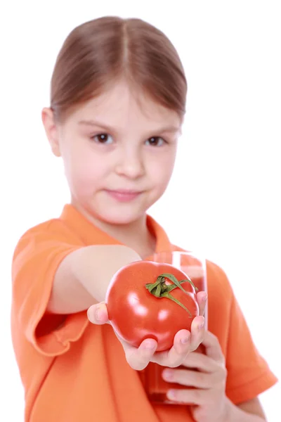 Mädchen mit Tomatensaft — Stockfoto