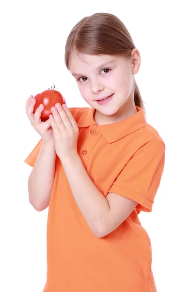 Kız holding domates — Stok fotoğraf