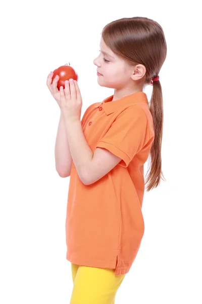 Menina segurando tomate — Fotografia de Stock