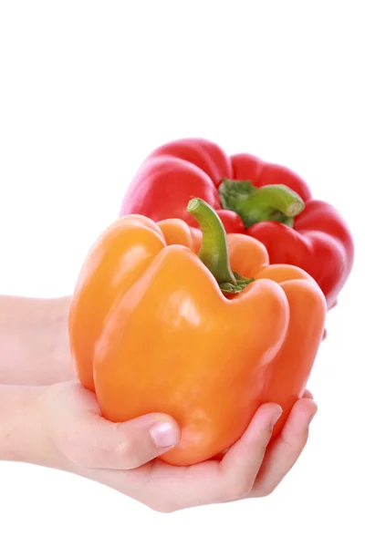 Manteniendo naranja y pimiento dulce rojo — Foto de Stock