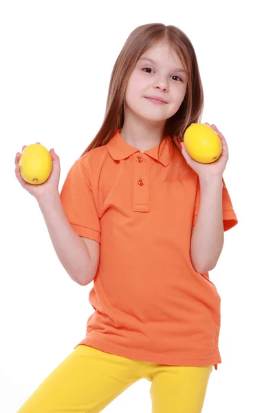 Chica con limones — Foto de Stock