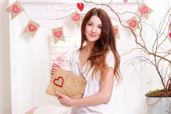 Woman holding vintage envelopes — Stock Photo, Image