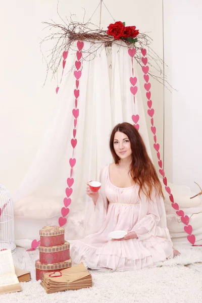 Dívka s čajový set — Stock fotografie
