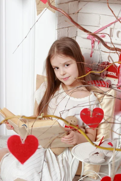 Girl over Valentine day background — Stock Photo, Image