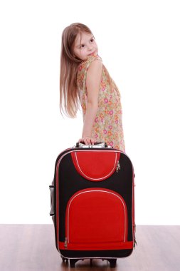 Bavullu küçük kız.