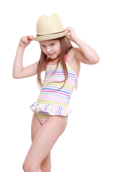 Meisje in een zwembroek en een stro hoed — Stockfoto