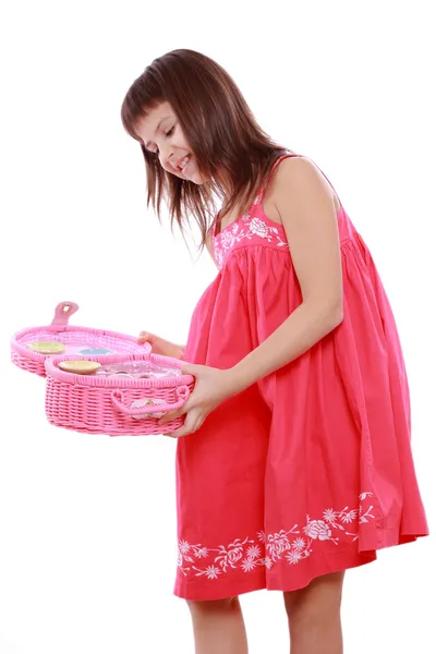 Model holding pink picnic basket — Stock Photo, Image