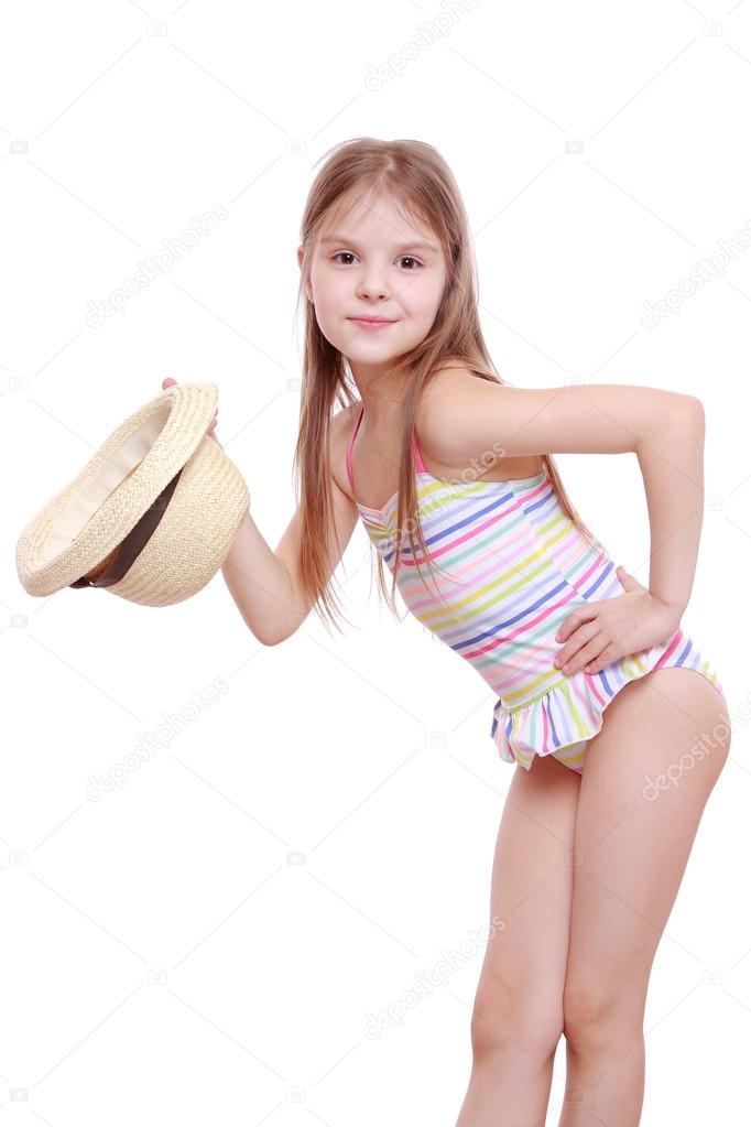 Niña con traje de baño y sombrero aislados en blanco — Foto de stock