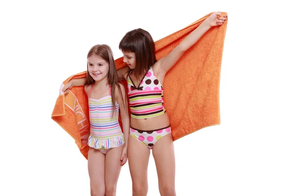 Meisjes houden handdoek — Stockfoto