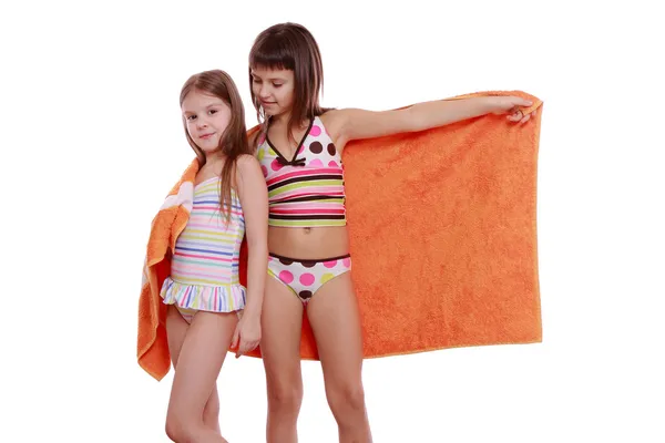 Girls holding towel — Stock Photo, Image