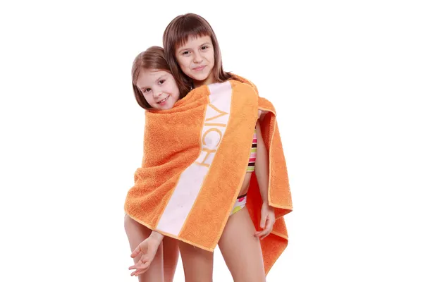 Meisjes houden handdoek — Stockfoto