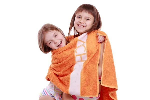 Ragazze in possesso di asciugamano — Foto Stock