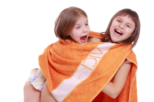 Dziewczyny, trzymając ręcznik — Zdjęcie stockowe