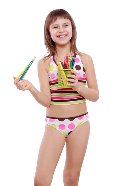 Küçük kız holding renkli kalemler — Stok fotoğraf