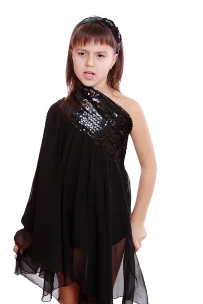 Jong meisje in een zwarte jurk — Stockfoto