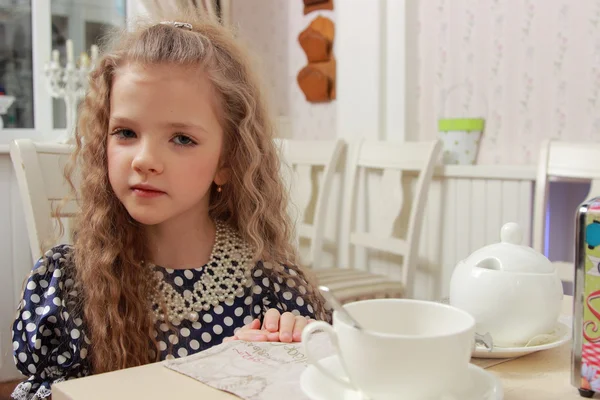 Girl at tea — Stock Photo, Image