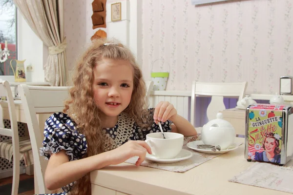 Dziewczyna na herbatę — Zdjęcie stockowe